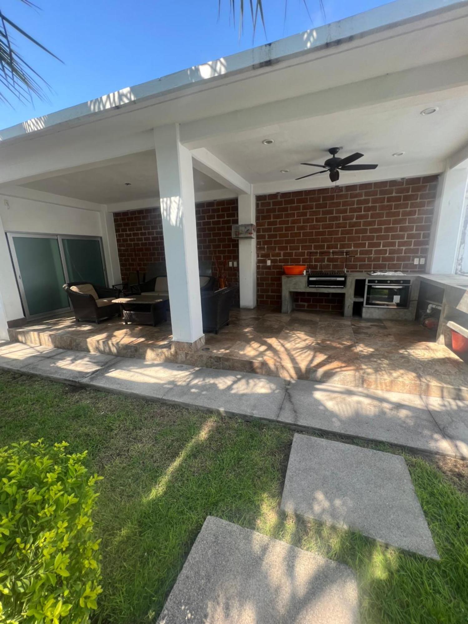 Residencia En Brisas En Colima *