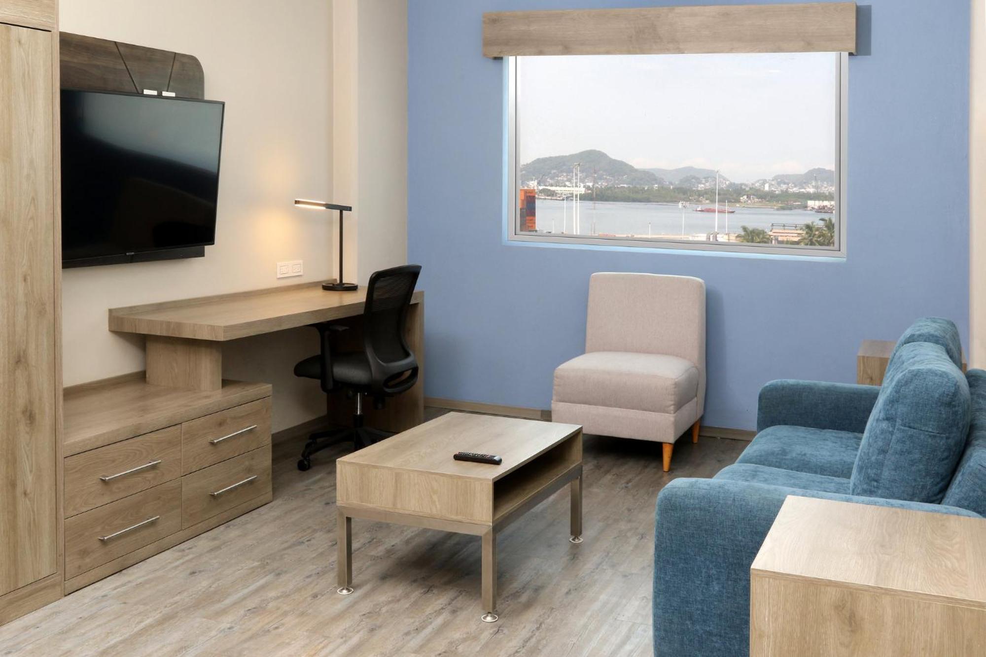 Hotel Express Manzanillo, An Ihg