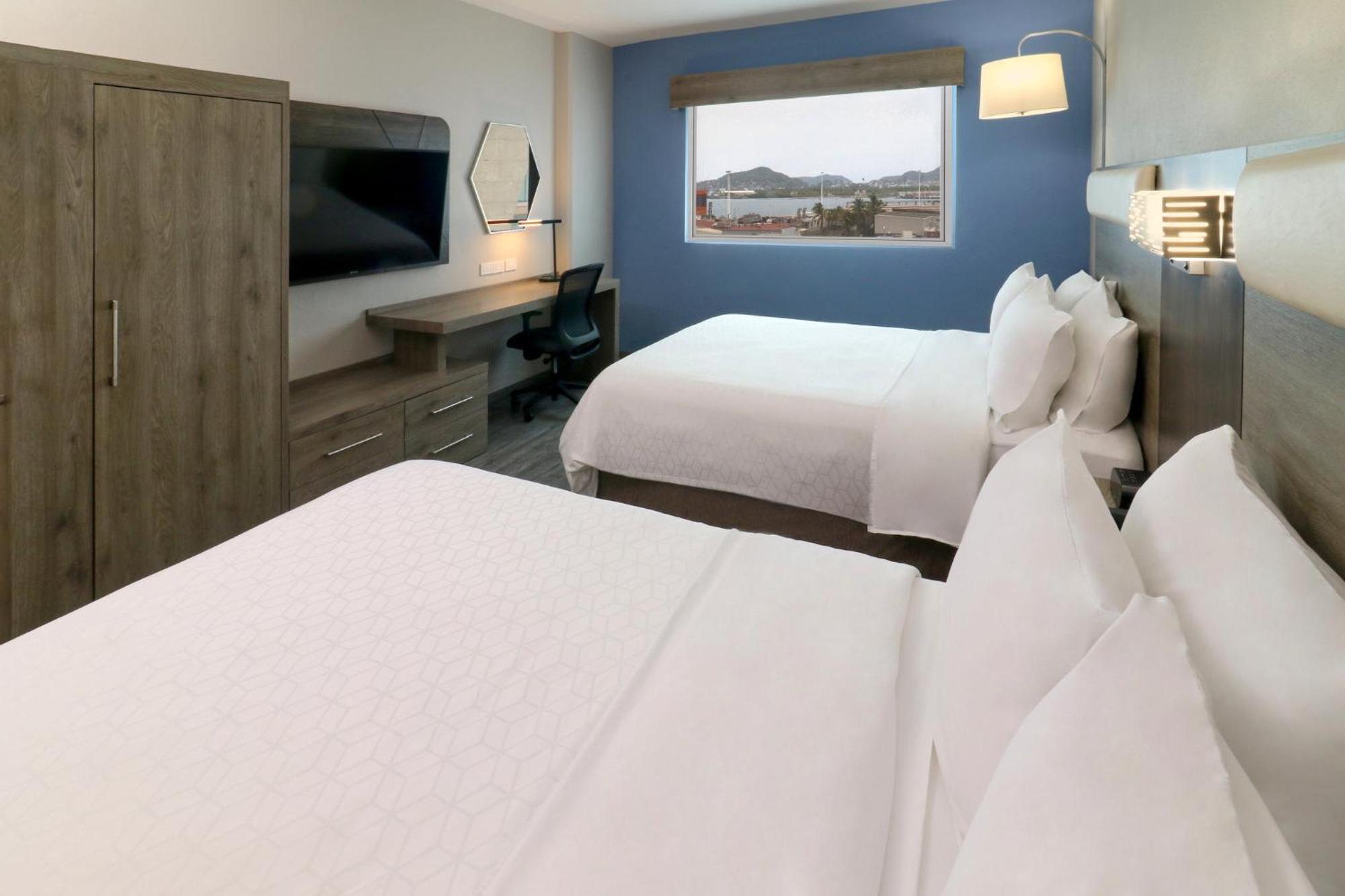 Express Manzanillo, An Ihg 4*