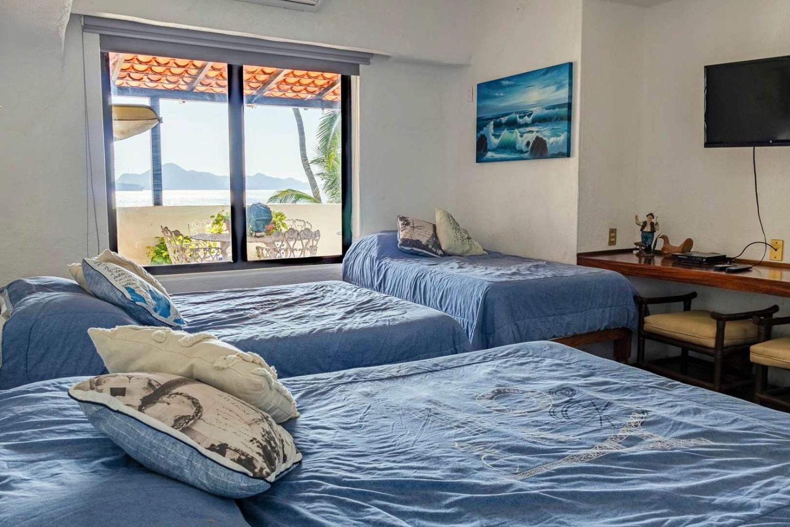 With Unbeatable Views 3 Bedrooms *