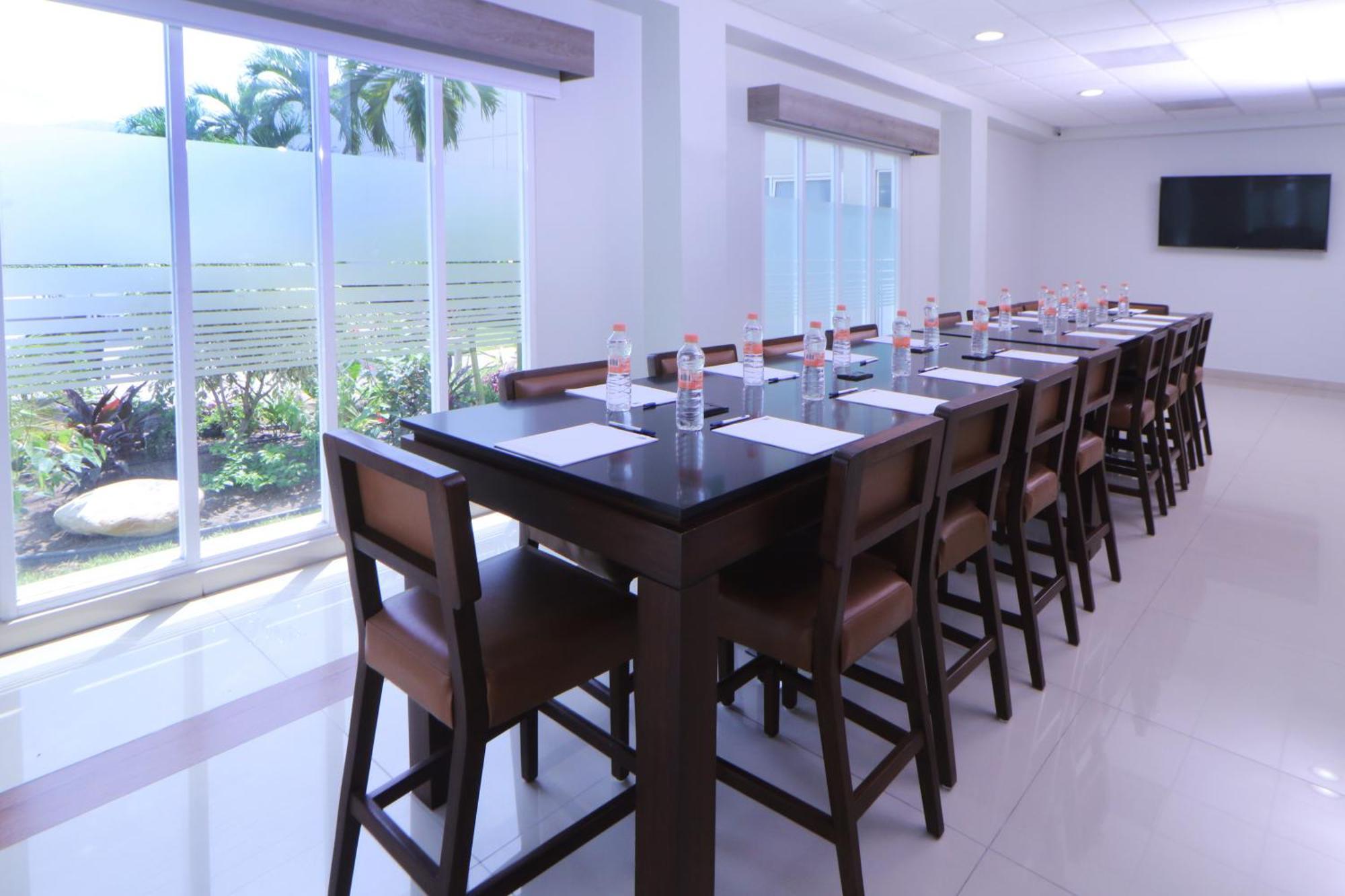 Express Manzanillo, An Ihg