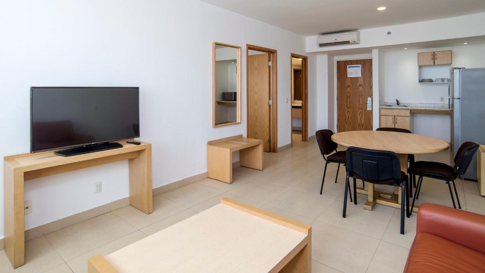 Hotel Express Manzanillo, An Ihg 4*