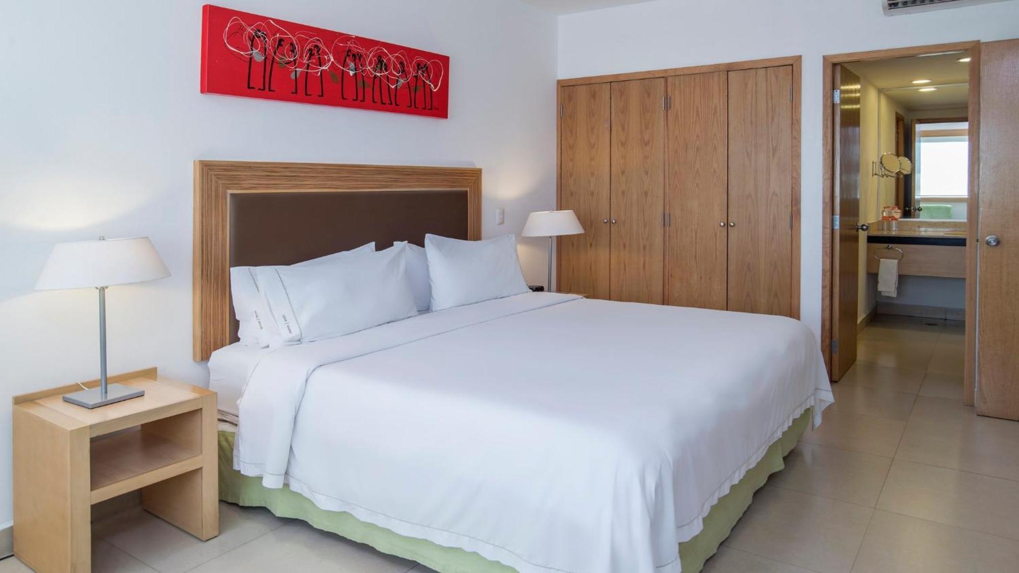 Hotel Express Manzanillo, An Ihg 4*