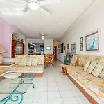 Playa Azul Apt With Sea Views & Pool