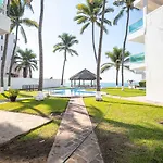 Playa Azul Apt With Sea Views & Pool