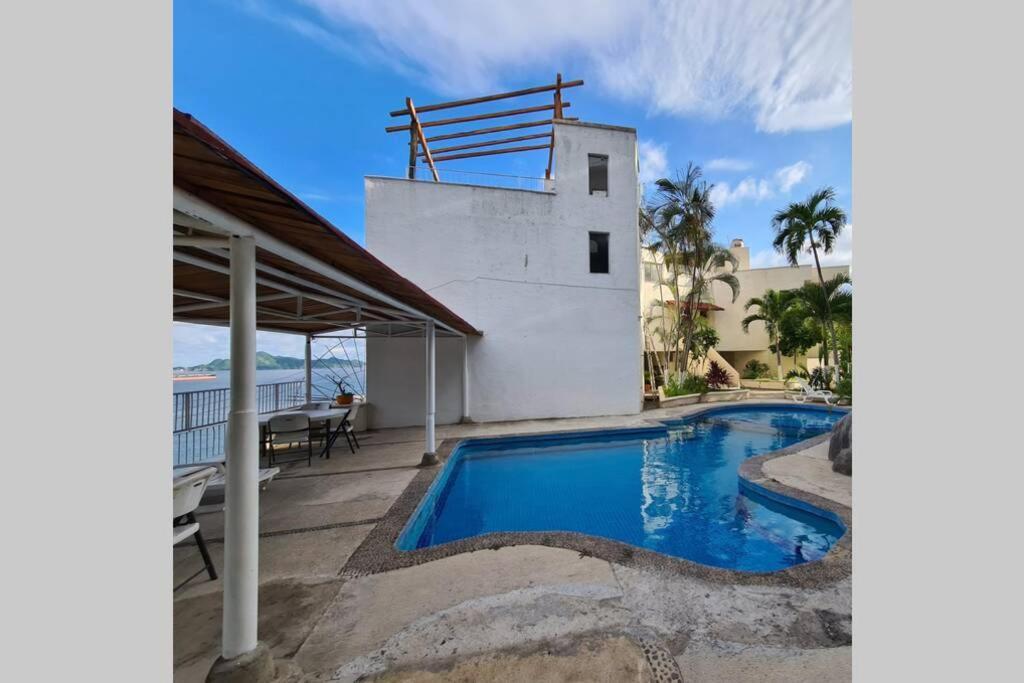 64 Peninsula Del Capitan