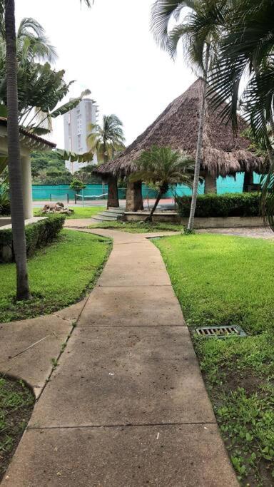 Hermoso En Con Alberca Y Cancha De Tenis, Ideal Relajarse Y Disfrutar De Escapada Tranquila En El Paraiso Tropical * Manzanillo