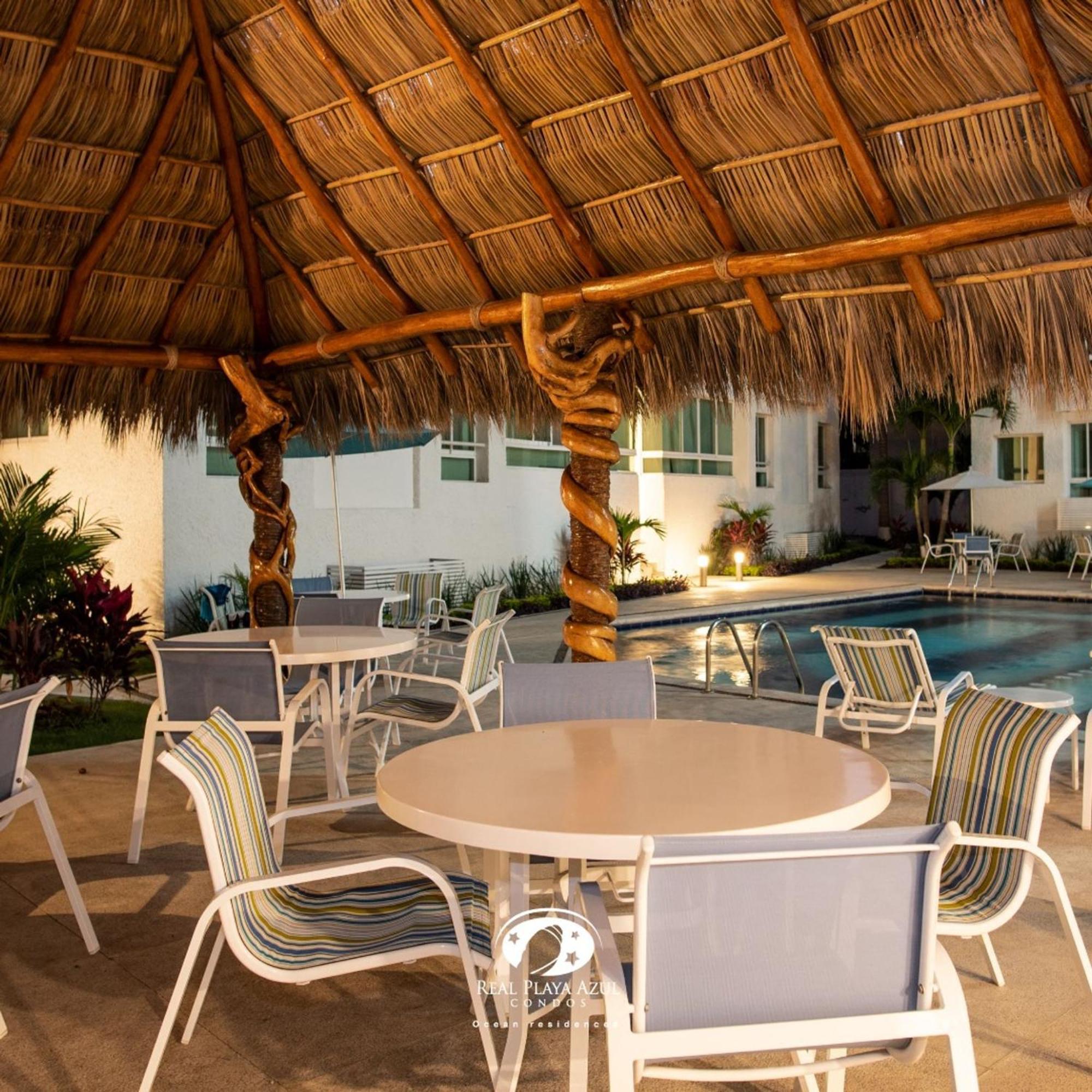 Beautiful With Pool, Gym And Just 80 Meters Walk, Fully Equipped Manzanillo