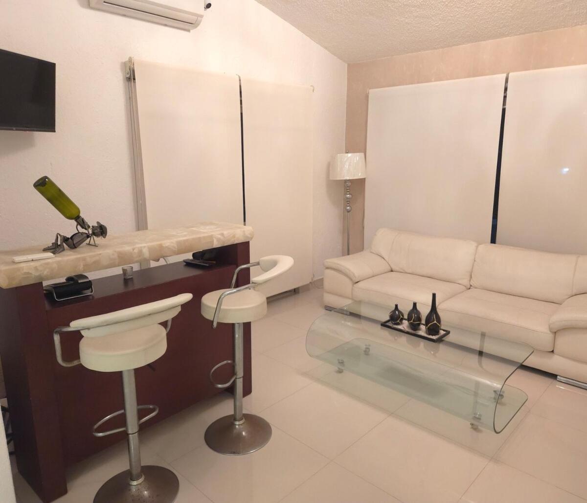 Del Palmar, Villa