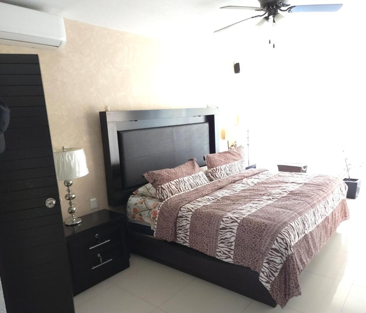 Del Palmar, Villa